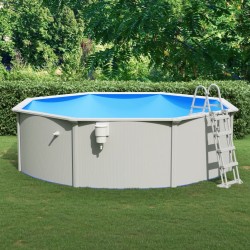    Piscina con Scaletta...